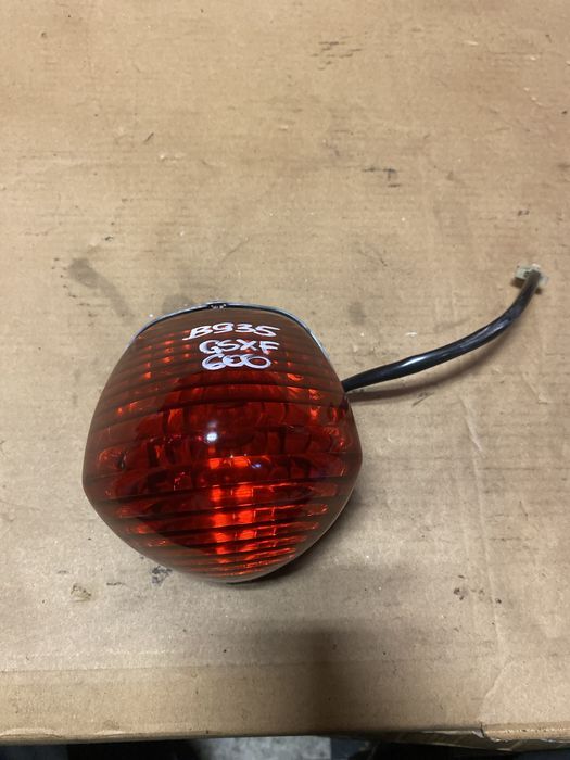 Suzuki GSX-F 600 lampa tylna B935