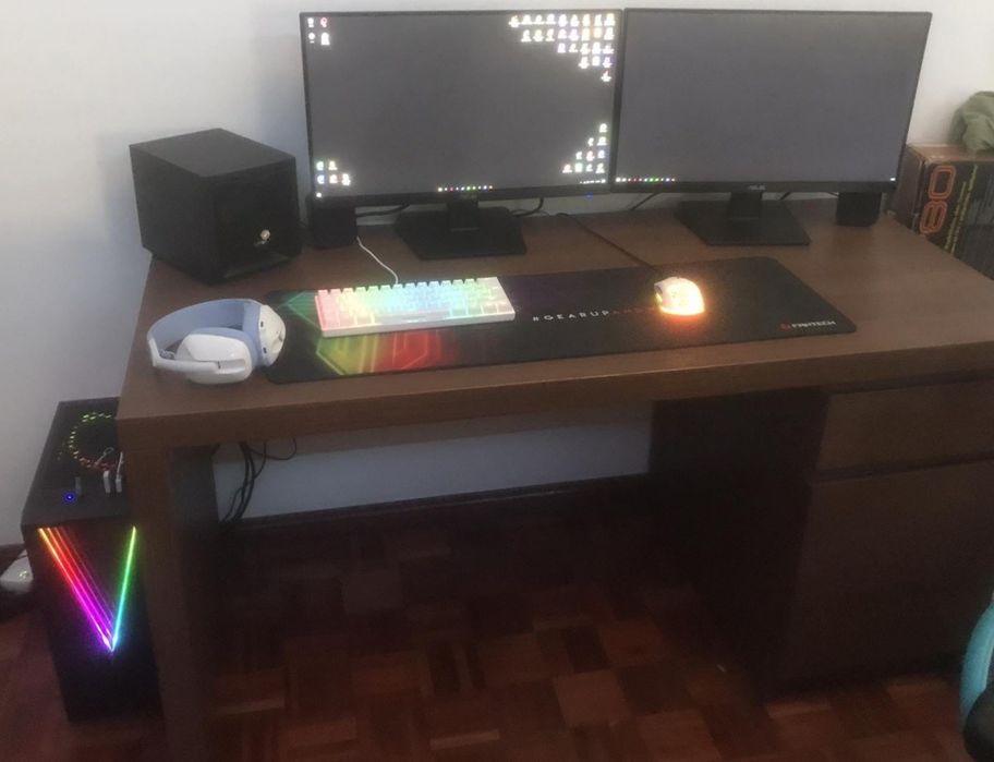 Complete PC Gaming Setup with 2 Monitors64740314545409124