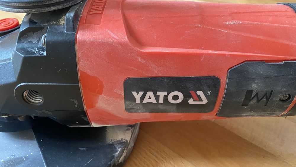 Szlifierka kątowa YATO YT-82110 230 mm 2800 W