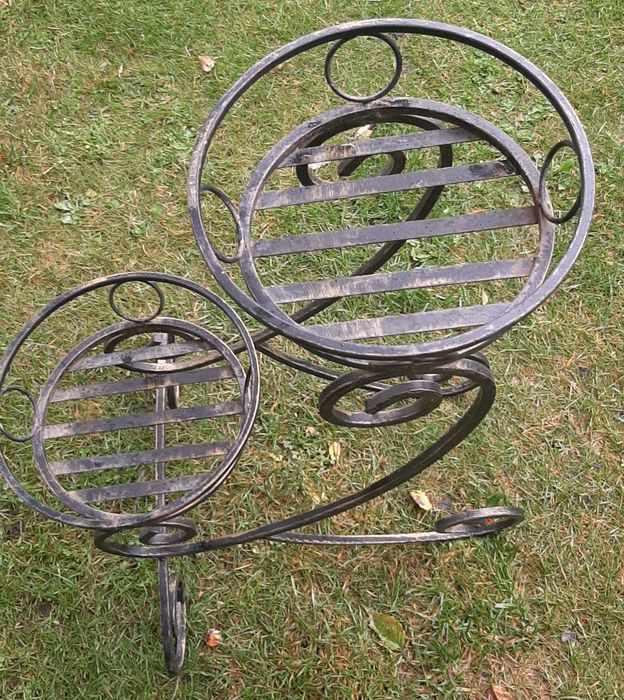 Подставка кована для квітів