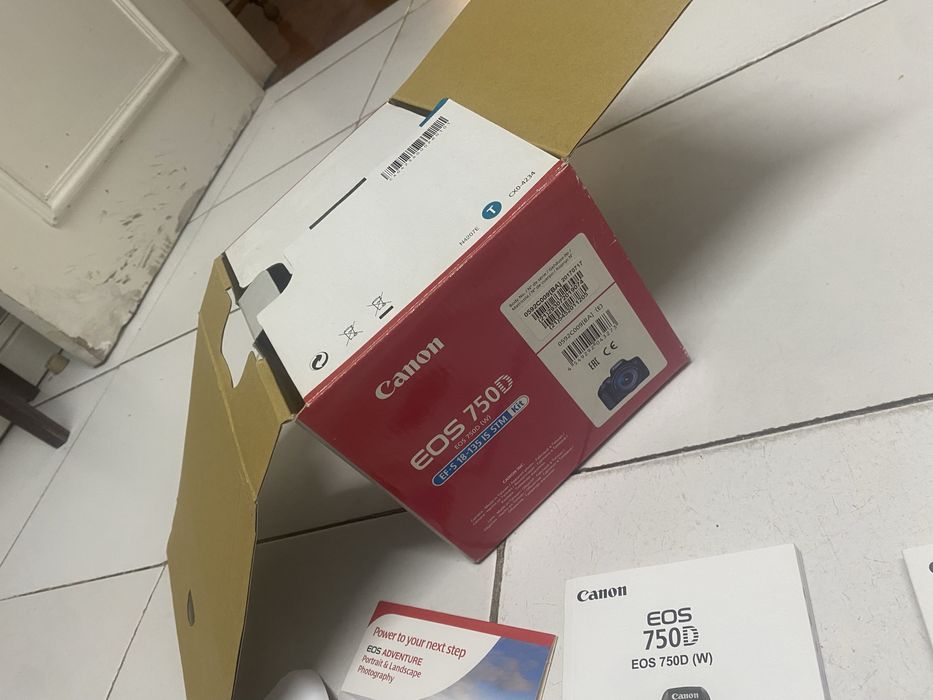 Maquina Canon 750D + 18-135mm Objectiva