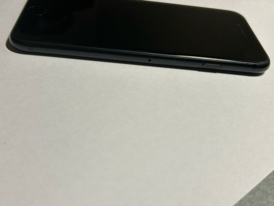 iPhone SE 2020 64GB чорний, акумулятор 93%