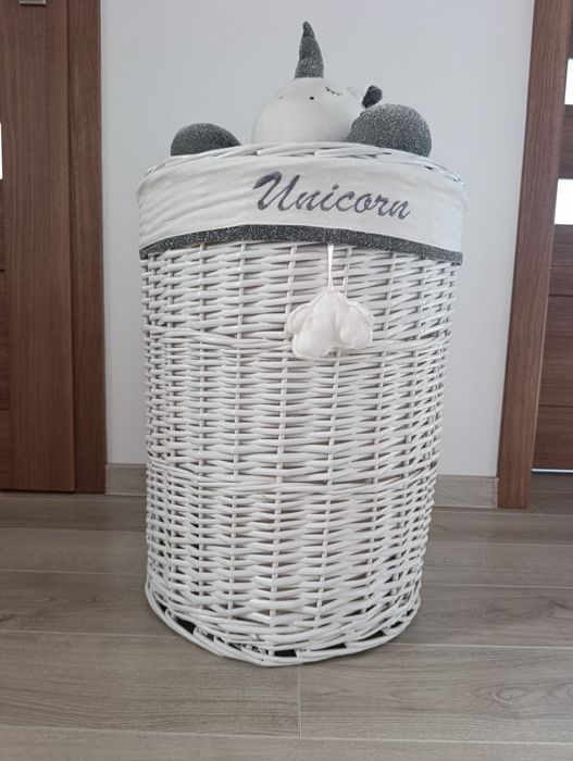 Kosz wiklinowy na zabawki unicorn