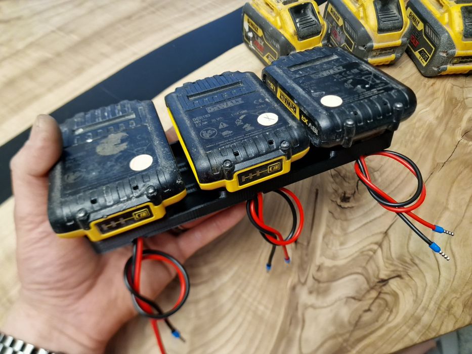 Adapter Dewalt na 3 akumulatory