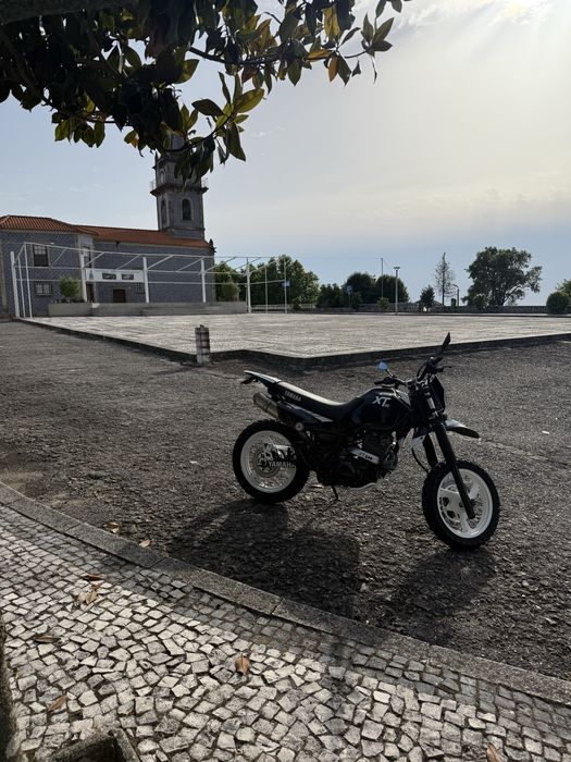 Yamaha   XT  600 troco por carro