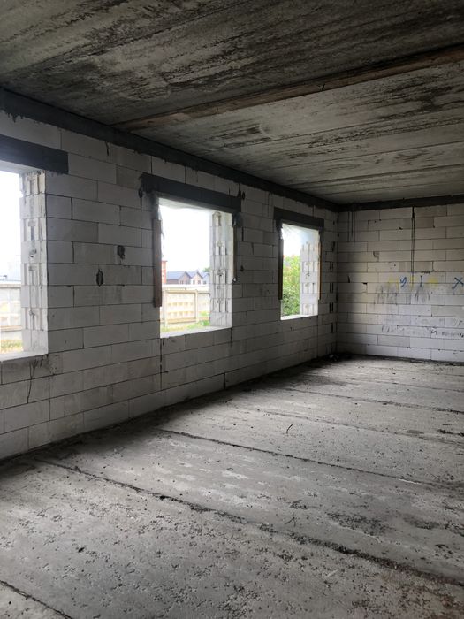 Стоянка продам будинок для великої родини на два входи