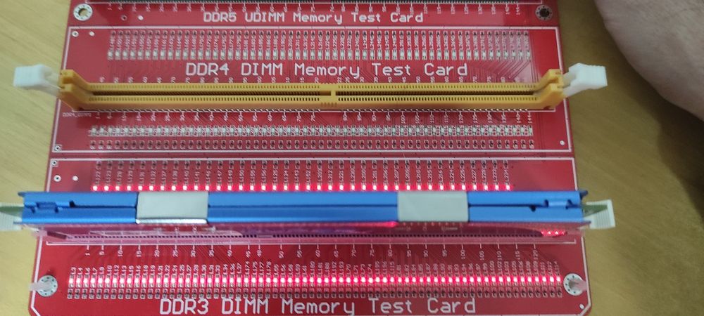 1 x DDR3 2GB Memory64740811379073122