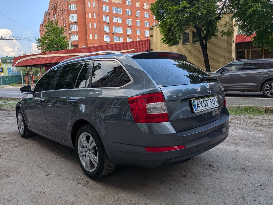 Продам Шкода Октавия А7 2016г.в. универсал в идеале