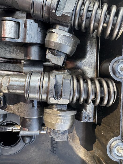 Продам насос форсунки AXD 2.5 T5 07z130073f