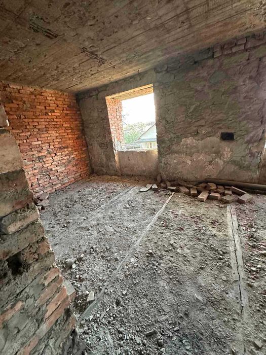 Продається триповерховий корпус під бізнес