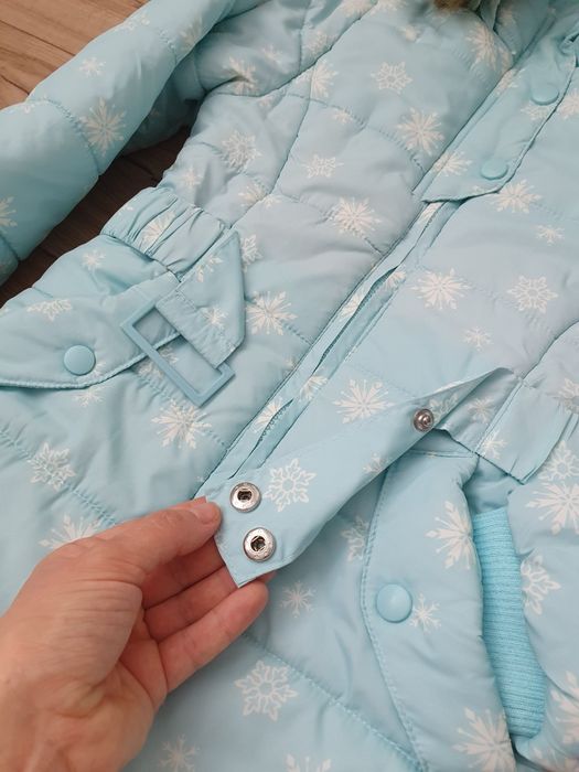 Гарненька зимова куртка на дівчинку