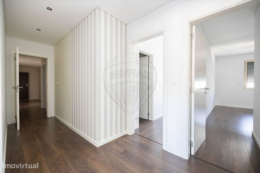 Apartamento T4 para arrendamento