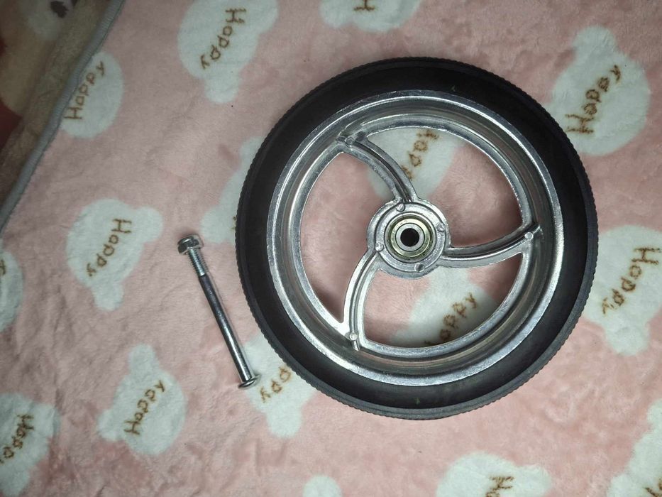 Wymienne koło przód do wózka inwalidzkiego