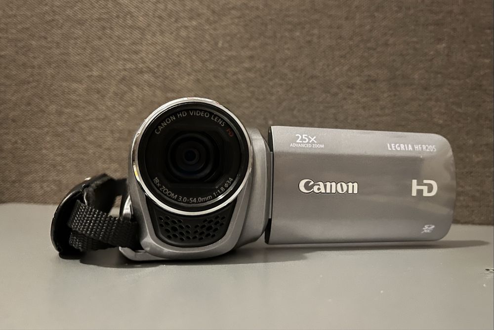 Canon LEGRIA HF R205 ПОЛНЫЙ КОМПЛЕКТ!!!  камера / фотоаппрат