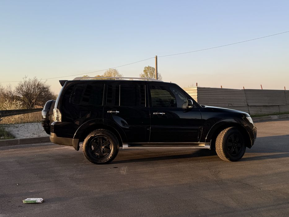 Mitsubishi Pajero Wagon 4