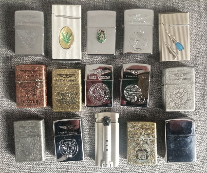 Lote de 122 isqueiros recarregáveis