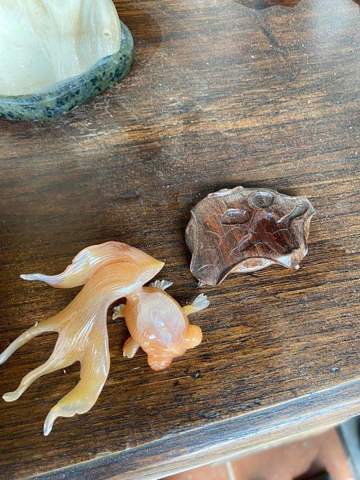 Conjunto de 3 carpas exóticas esculpidas em pedras semi-preciosas