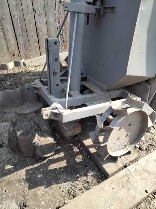 Картоплесажалка саморобна