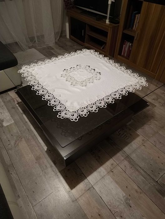 Nowoczesny szklany stół