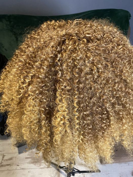 Nowa peruka afro