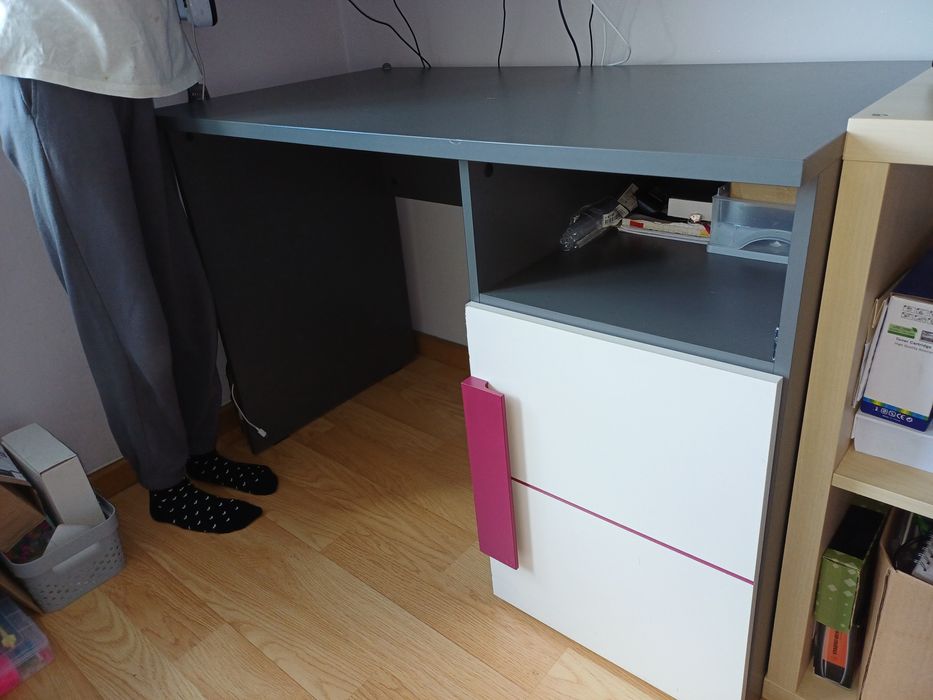 Biurko dla dziewczynki