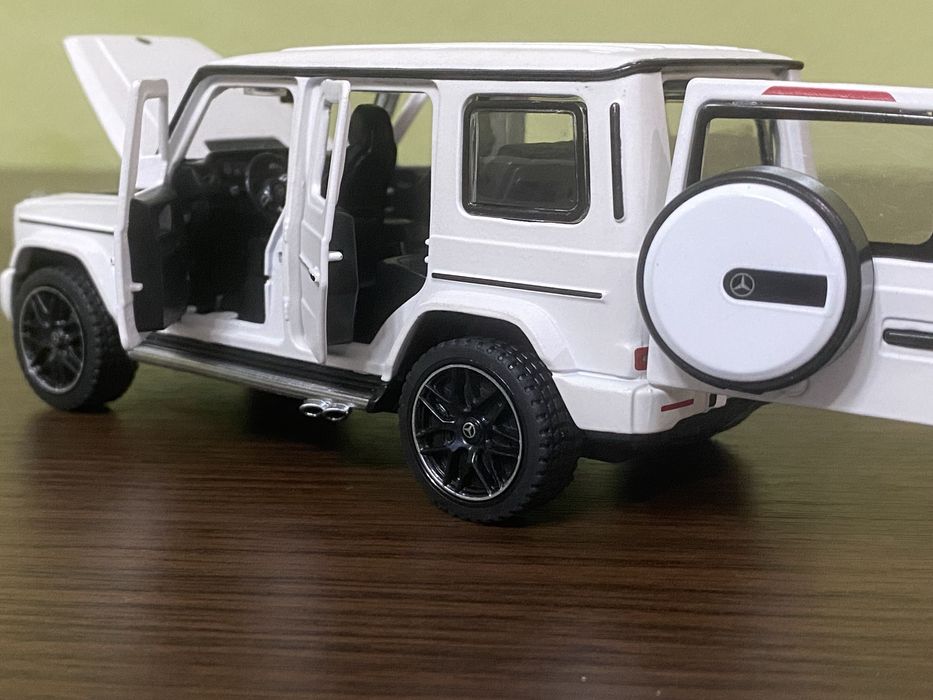 Модель авто 1:32 Mersedes G63