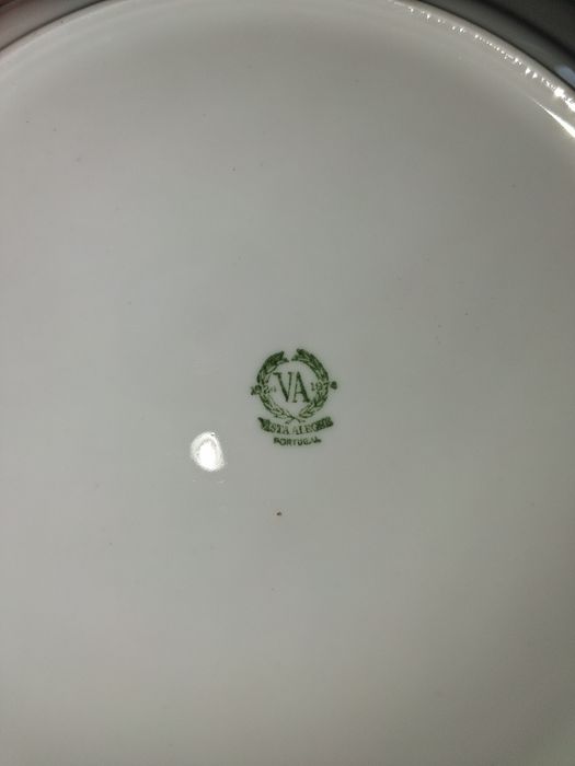 Conjunto Vista Alegre Antigo – Serviço de Jantar/Chá c/ Terrinas e Peças de Servir (Vintage)