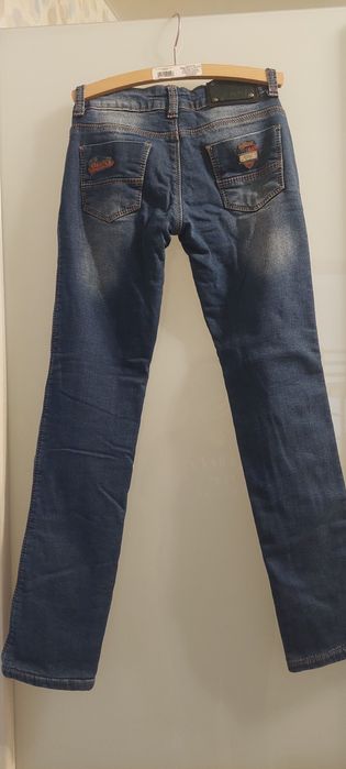 Джинсы на девочку 140р