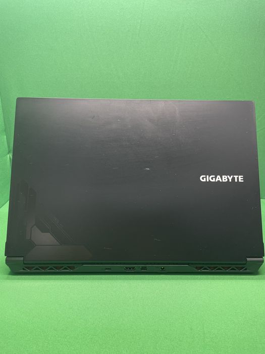 Gigabyte RC555 / i7-12650H / RTX 4060 / 32GB / 1TB SSD / 15.6” 144Hz ...
