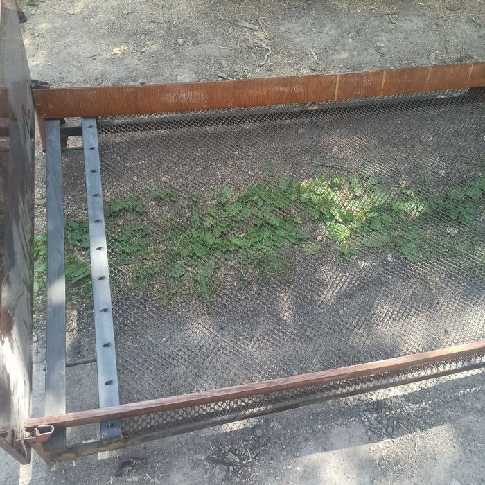 Кровать с пружиной