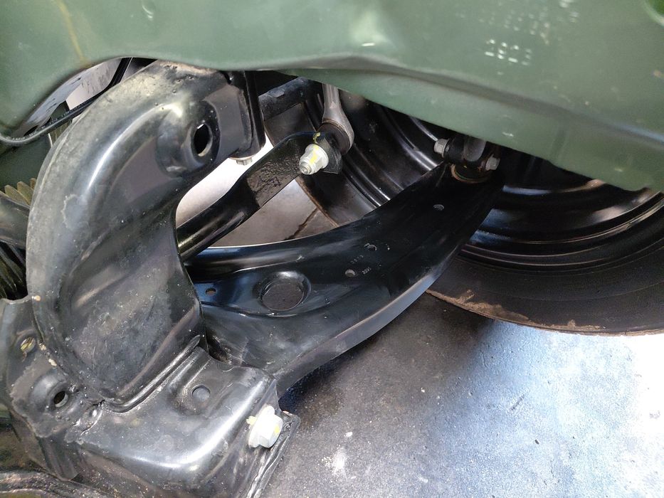 Braço de suspensão frente esquerdo FORD Tourneo Courier Kombi II