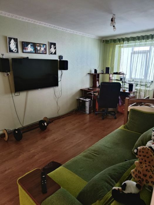 Продам затишну 4-и к/к по вулиці Державності - 87м².