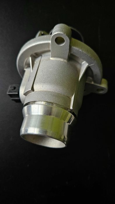 TERMOSTAT BMW V8 90° N62 M62 N63 N46 S55 S63M S63R Custom 85 stopni