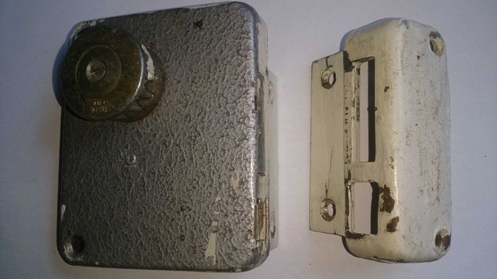 Замок врізний до дверей