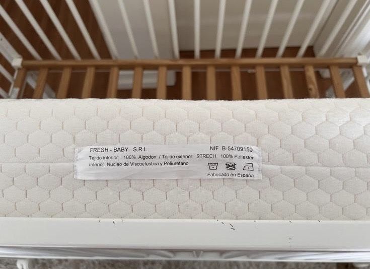 Berco Trama com colchão resguardos e edredão (oferta de fraldário)