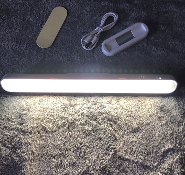 Акумуляторний LED світильник (лампа) на магнітному кріпленні.