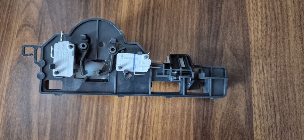 Blokada drzwi kuchenki mikrofalowej SIEMENS BF525LMW0/01