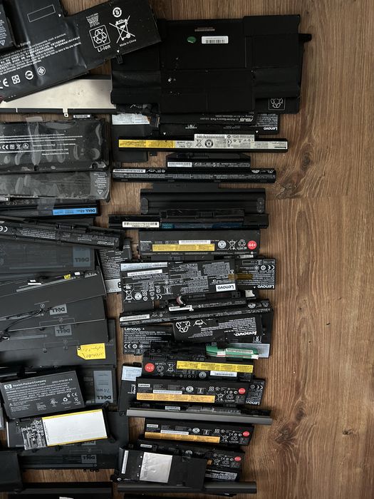 Zestaw baterii do laptopów HP, Dell, Lenovo – około 65 szt.