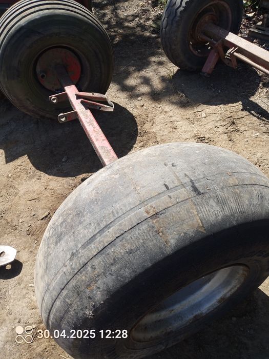 Oś z kolami pod wywrot