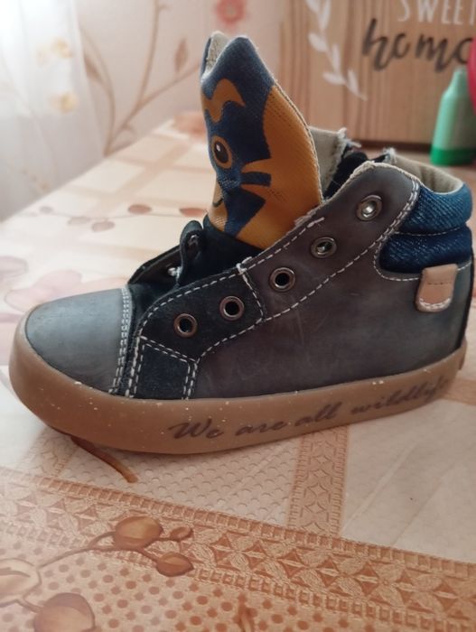 Продам детскую обувь