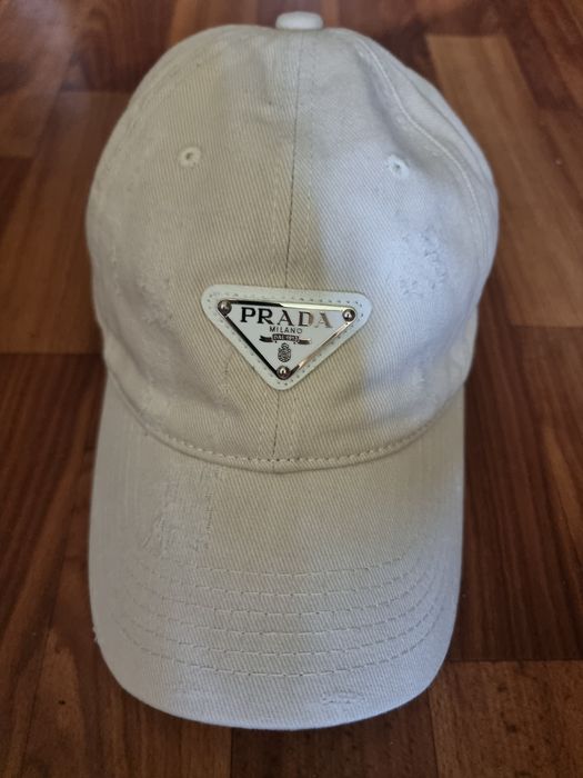 Кепка/бейсболка Prada
