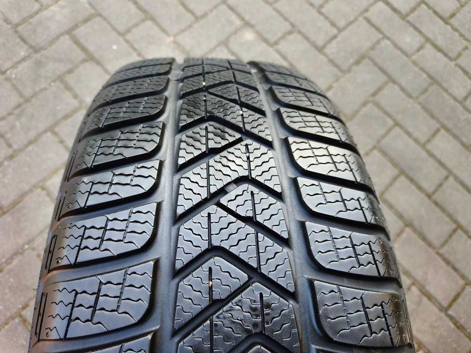 225/45 95H R18 PIRELLI Sottozero 3 J 7.5mm 2022r Zimowe Opony 2szt