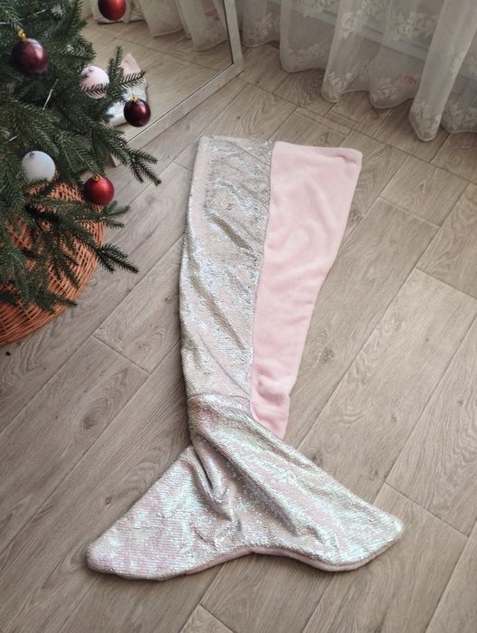 Рожевий плюшевий плед у формі хвоста