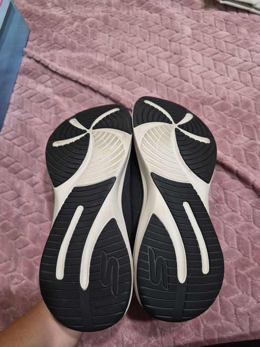 Кросівки Skechers 40 р. (41р.)