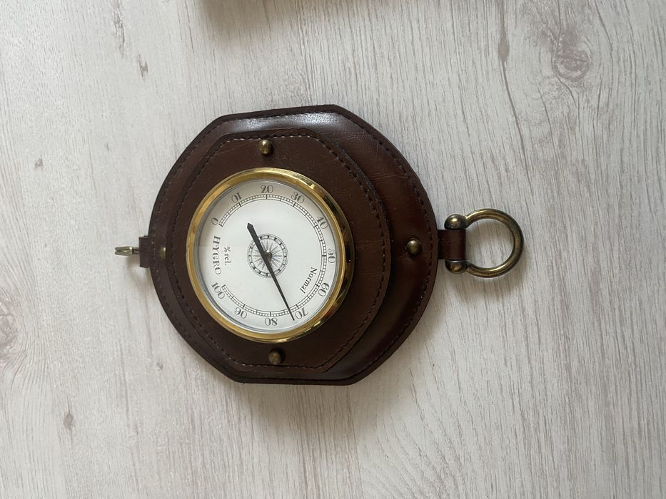 Barometr do zawieszenia w skórze