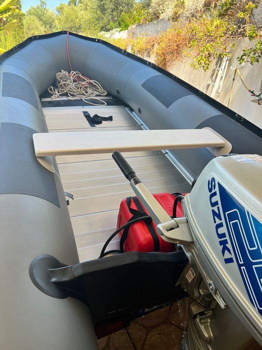 Embarcação/barco Semirrígida Quicksilver 420 Sport HD + Motor Suzuki 25 CV + Atrelado (Como Novo)