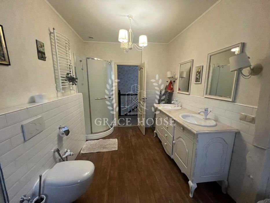 Продаж будинку 270м у лісу Старі Петрівці 15 соток землі перша лінія