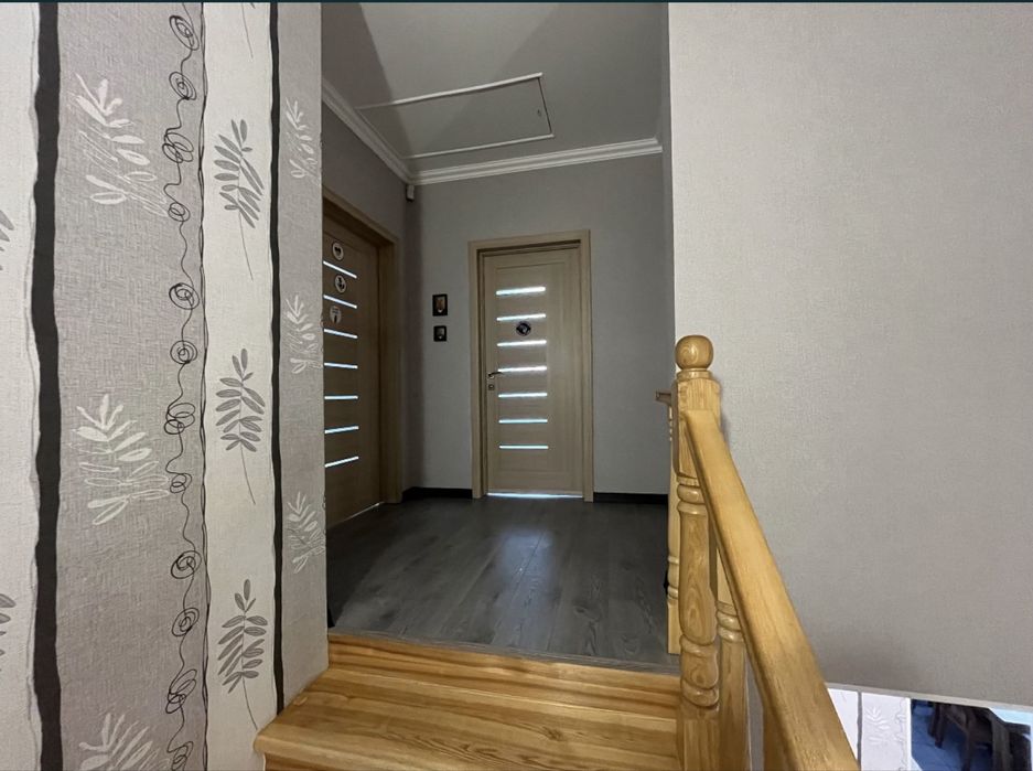 Продається двохповерховий котедж