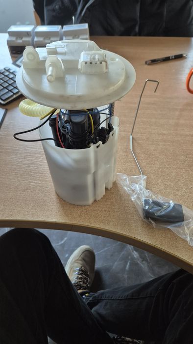 Pompa paliwa renault megane scenic 3