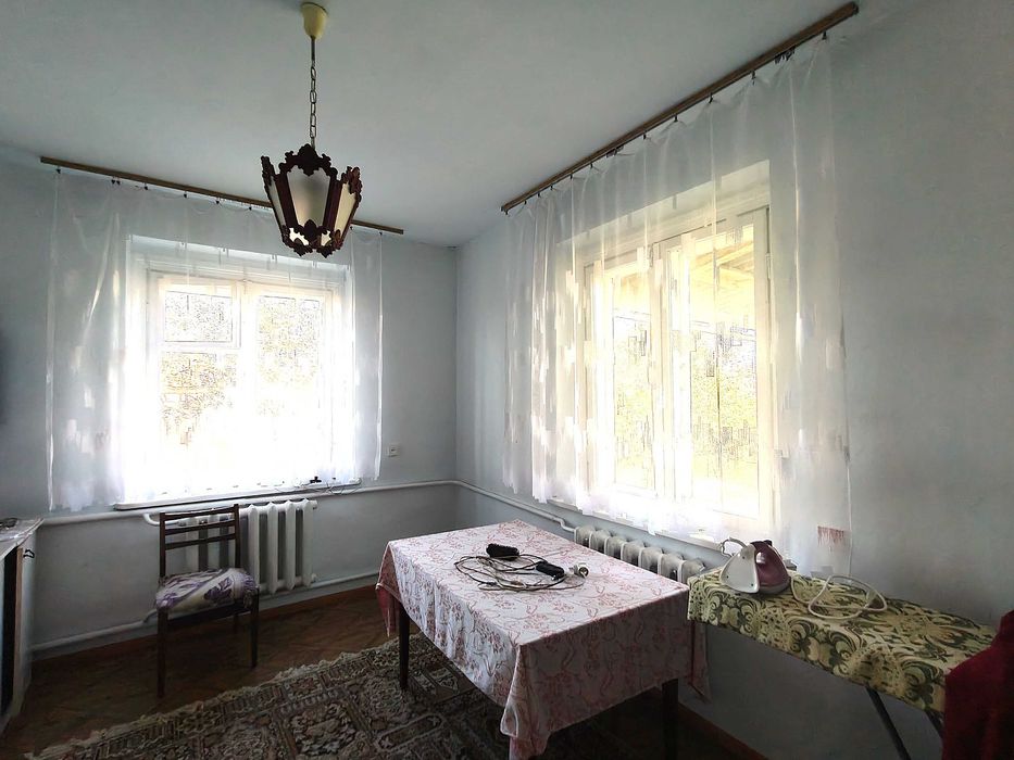 Добротний цегляний будинок з усіма зручностями в с.Плоска